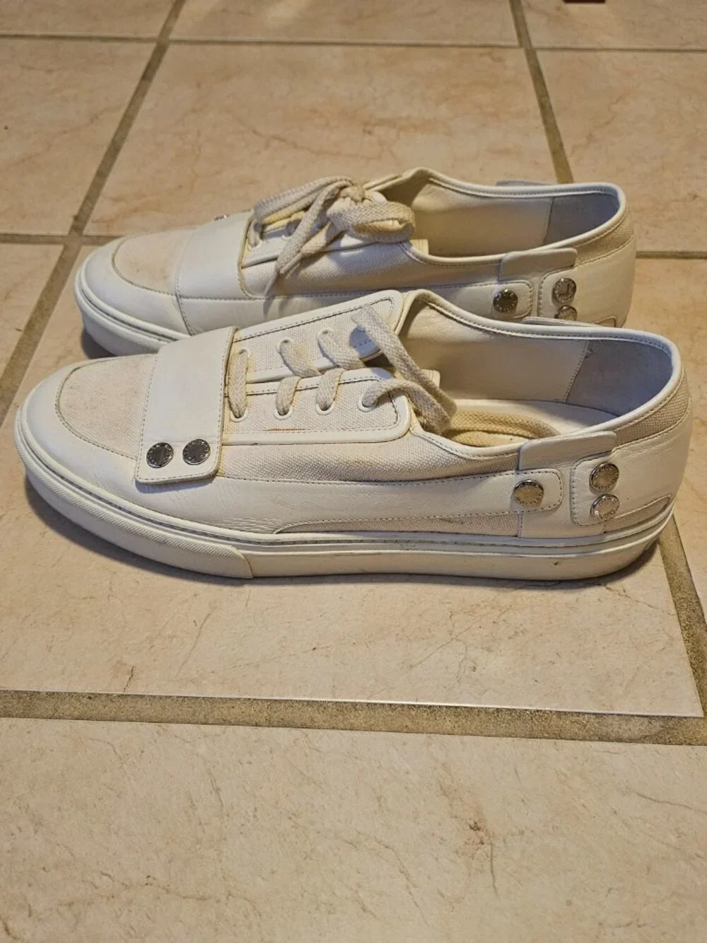 Louis Vuitton Run Away White Leather Sneakers Trainers Mens Size 9 Authentic LV - Picture 2 of 4